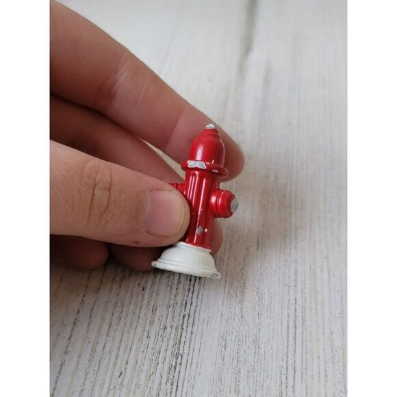 Mini red fire hydrant fire fighter accessory village - Picture 4 of 5